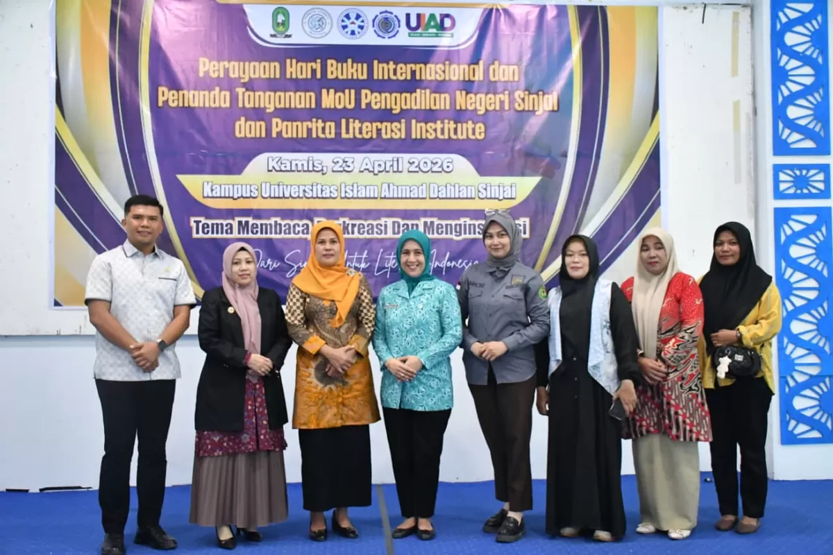 Pemkab Sinjai dorong budaya literasi di era digital saat ini.