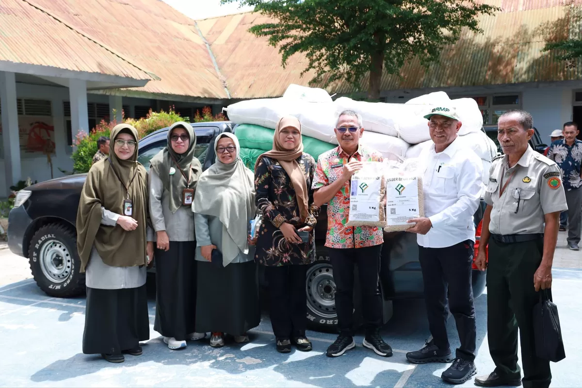 Diwakili Sekda Bulukumba Muh Ali Saleng, Bulukumba terima Benih Padi Varietas Unggul.