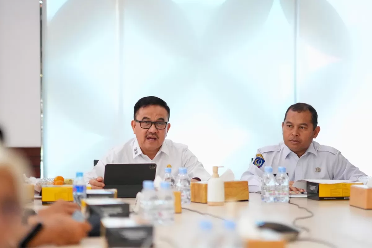 Sekda Sulsel Jufri Rahman Kadis Tenagakerja Sulsel Jahadi Nas.