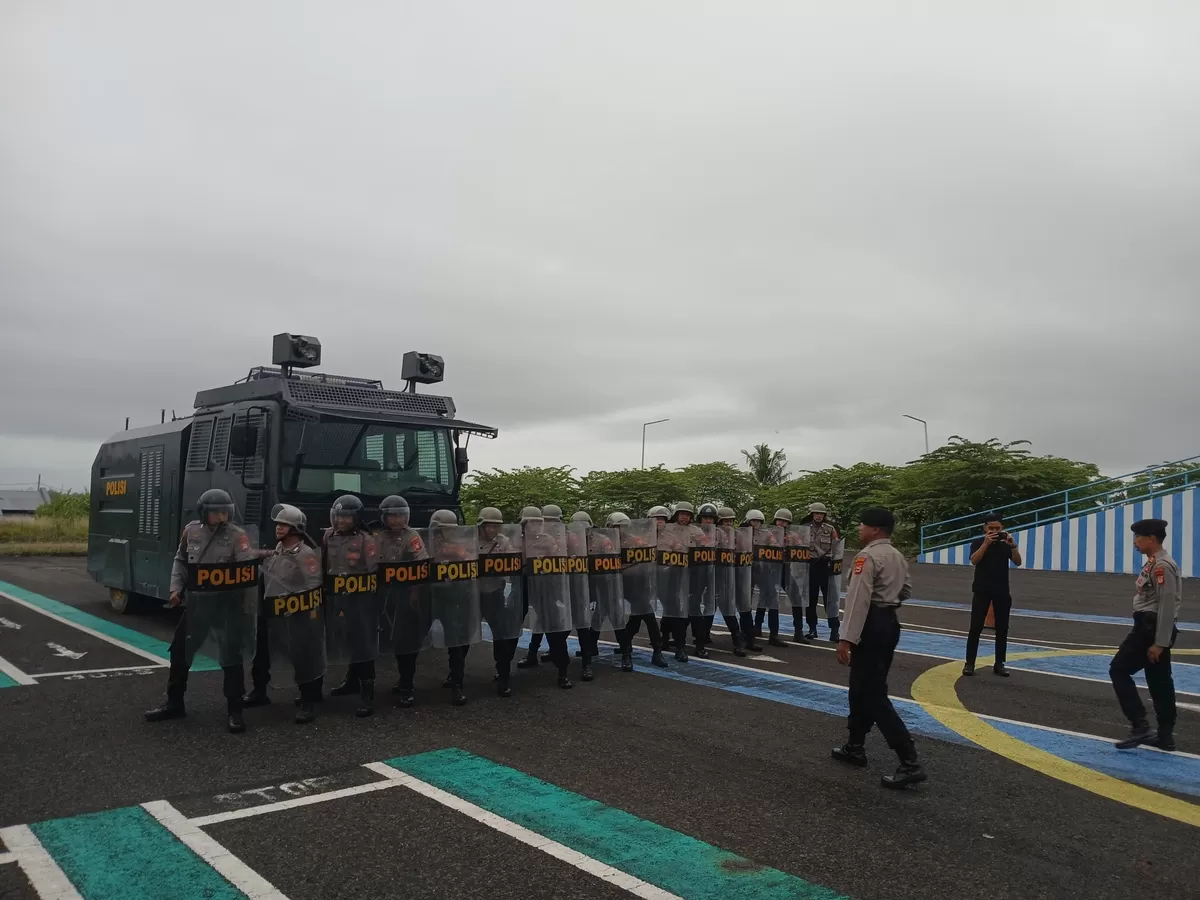 Personel Polres Bulukumba lakukan simulasi pengamanan May Day 2026.