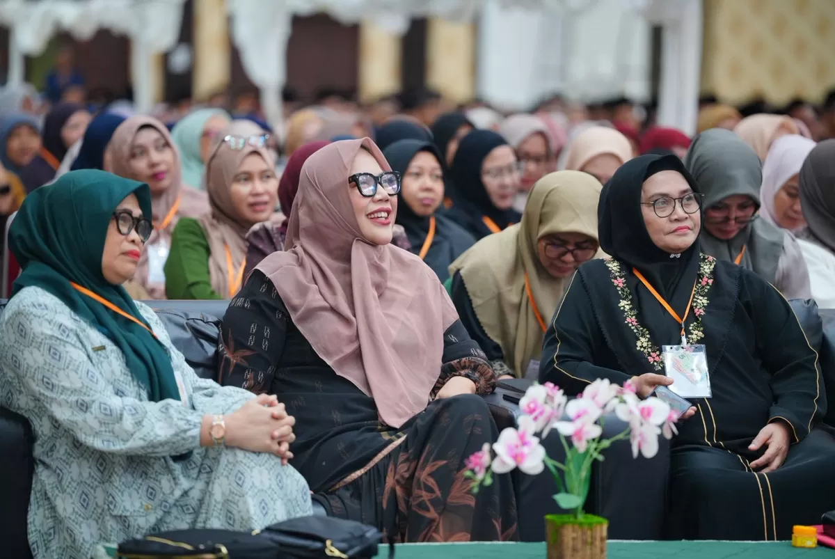 Kepala Dinas Kesehatan Provinsi Sulawesi Selatan, Dr. dr. Evi Mustikawati Arifin, Sp.KK., M.Kes (tengah)