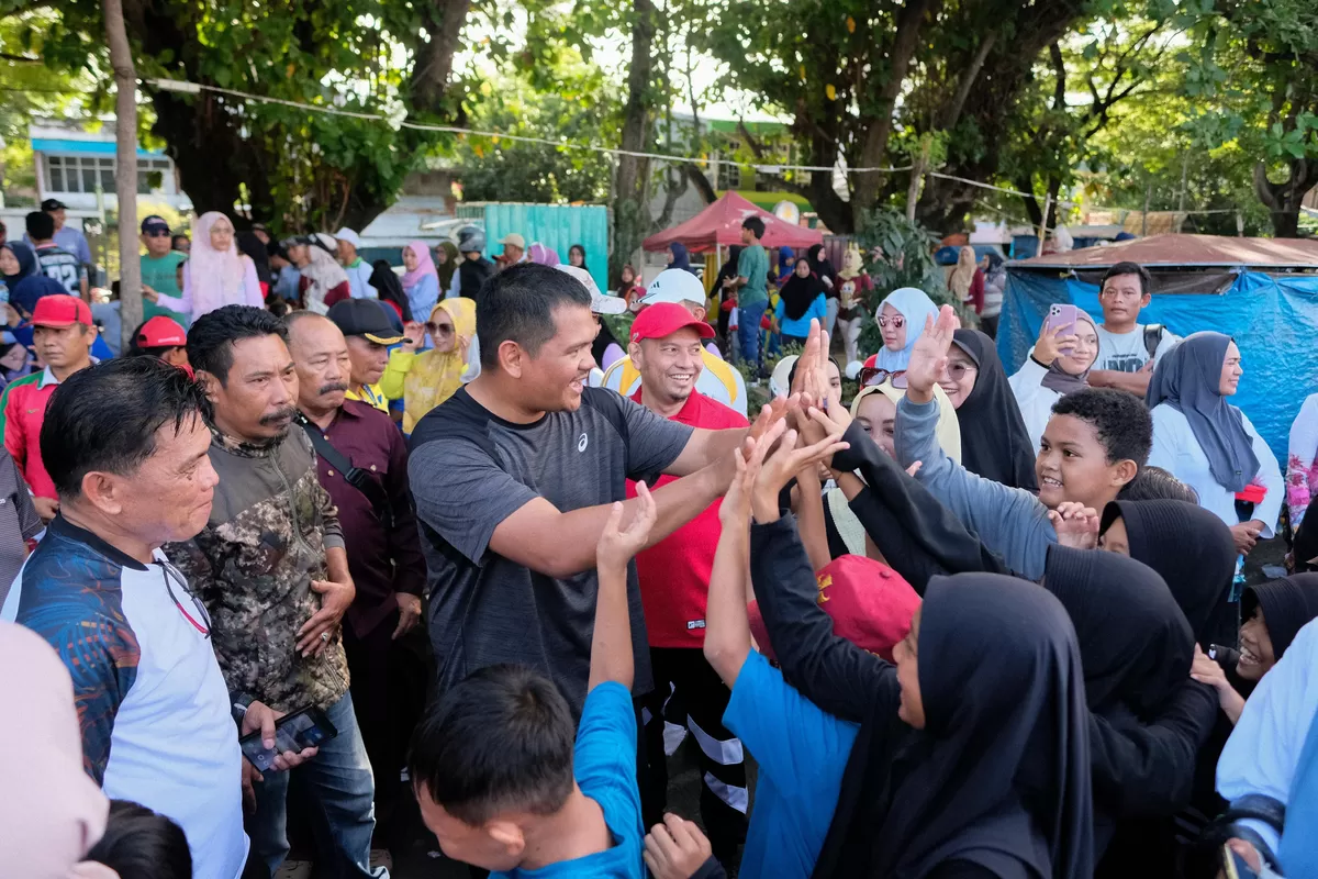 Bupati Bantaeng M Fathul Fauzy Nurdin hadiri jalan santai Hardiknas. 