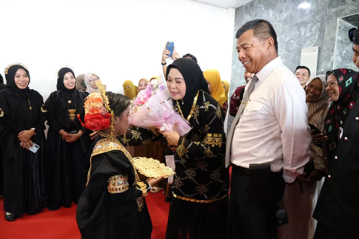 Ketua PKK Bulukumba Andi Herfida Muchtar didampingi Bupati Andi Muchtar Ali Yusuf. 