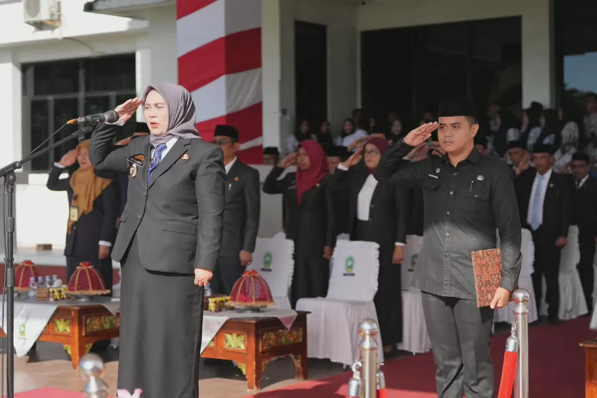 Bupati Sinjai Hj Ratnawati Arif pimpin upacara Hardiknas 2026.