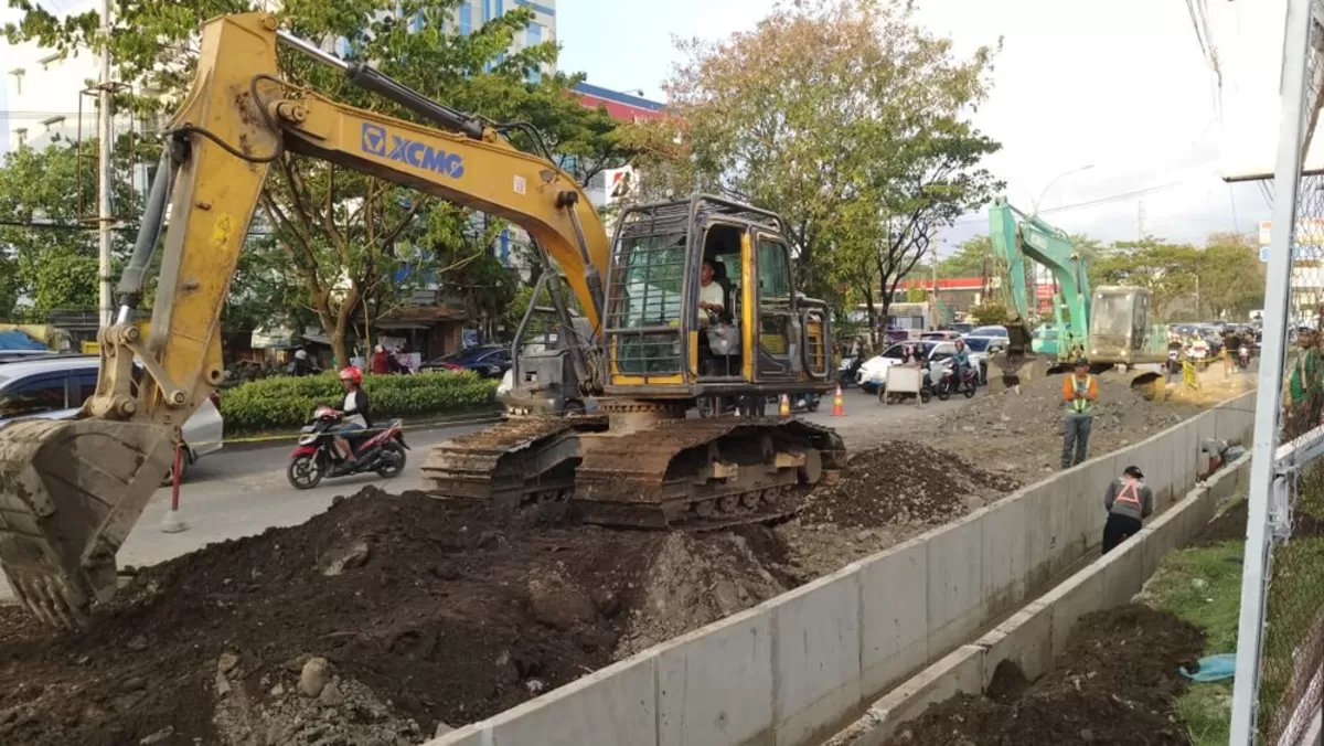 Perbaikan irigasi jadi fokus pengerjaan jalan Jalan Aroepala di Kecamatan Rappocini, Kota Makassar.