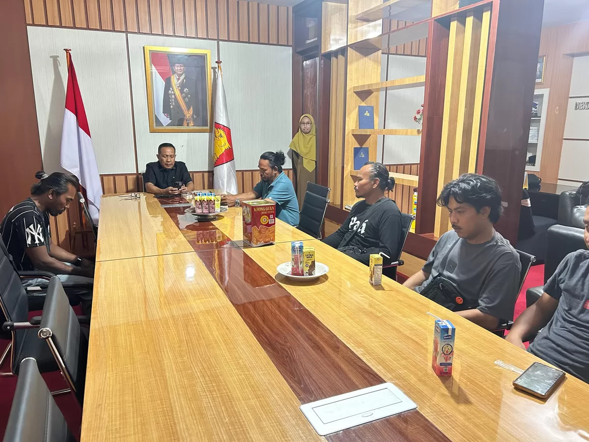 Wakil Ketua DPRD Bulukumba Syahruni Haris terima kunjungan LSM PATI. 