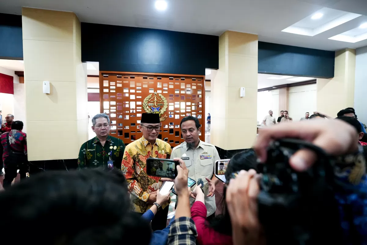 Kepala BKN Prof Zudan Arif didampingi Gubernur Sulsel Andi Sudirman Sulaiman.