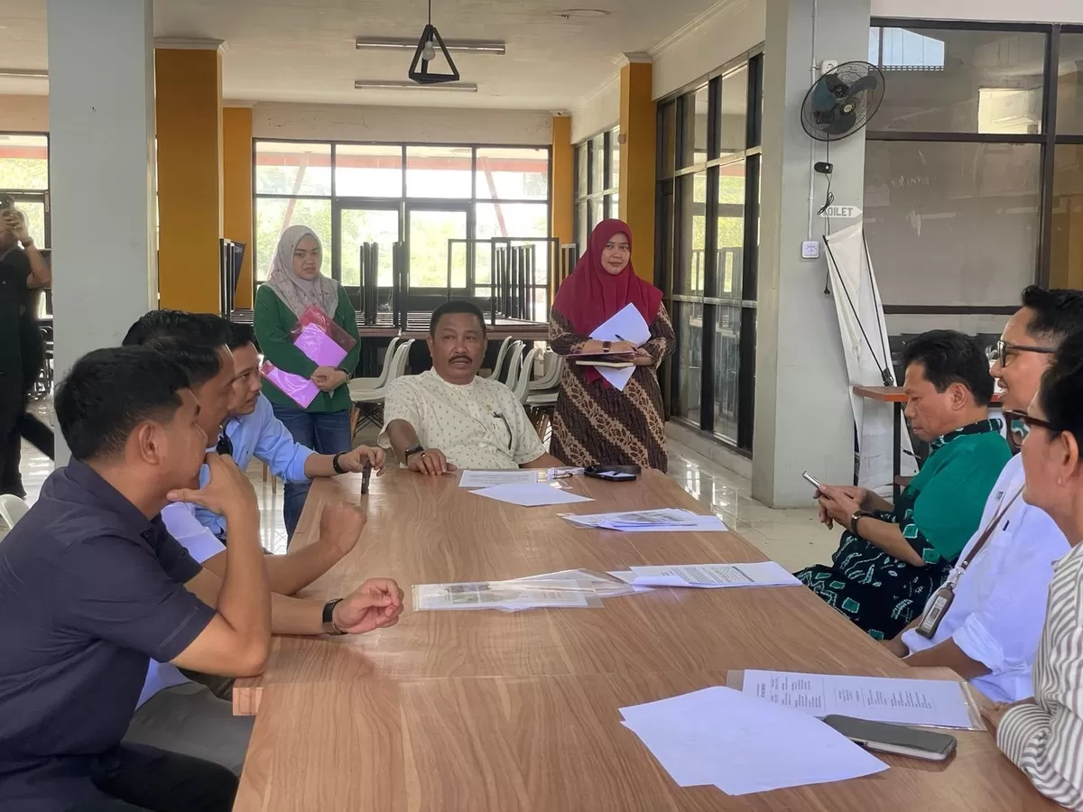 Anggota DPRD Sulsel H Patundangi saat meninjau Rest Area Jeneponto.