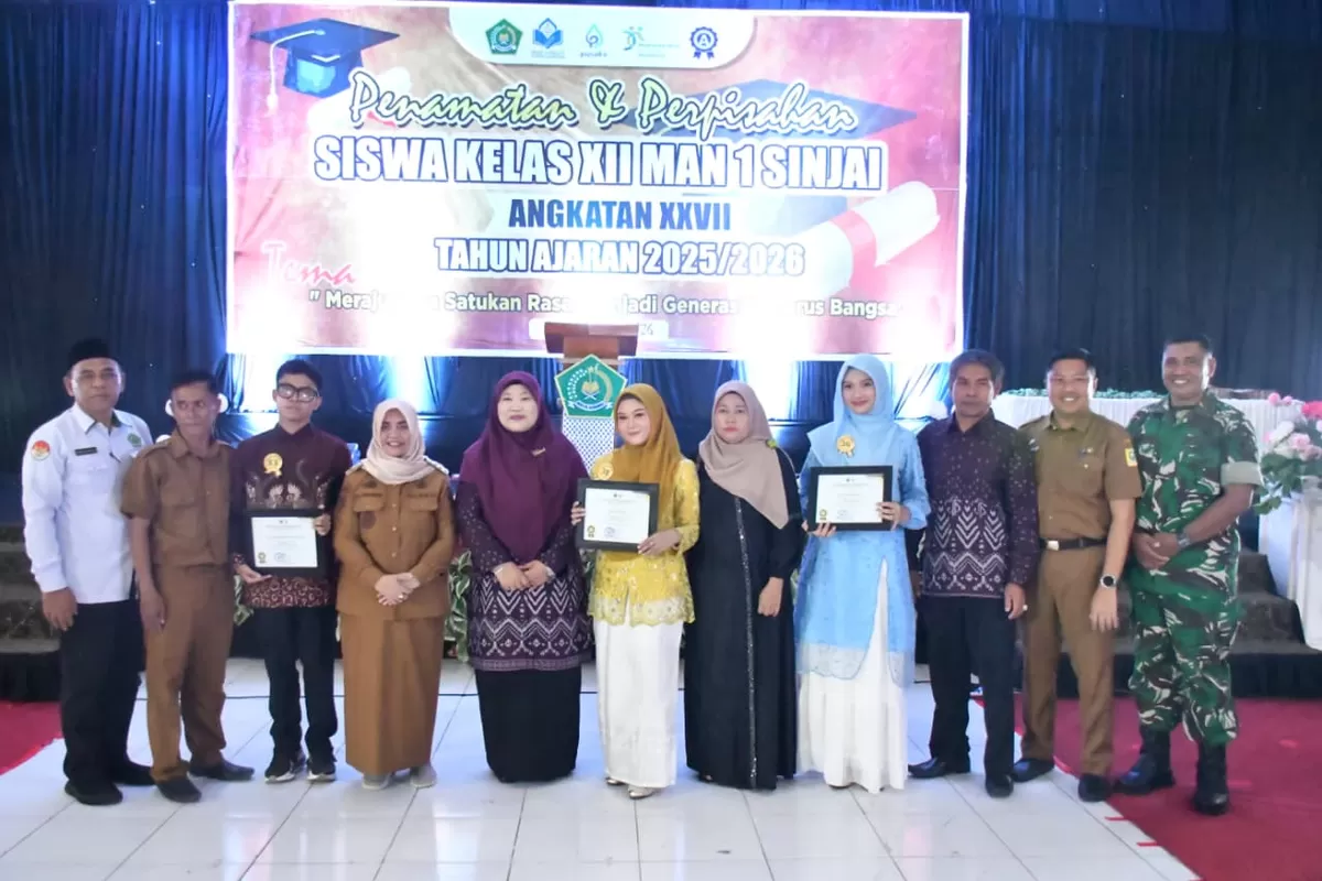 Bupati Sinjai Hj Ratnawati Arif hadiri penamatan MAN 1 Sinjai Angkatan XXVII Tahun Akademik 2025/2026 di Auditorium Andi Azikin Sinjai.