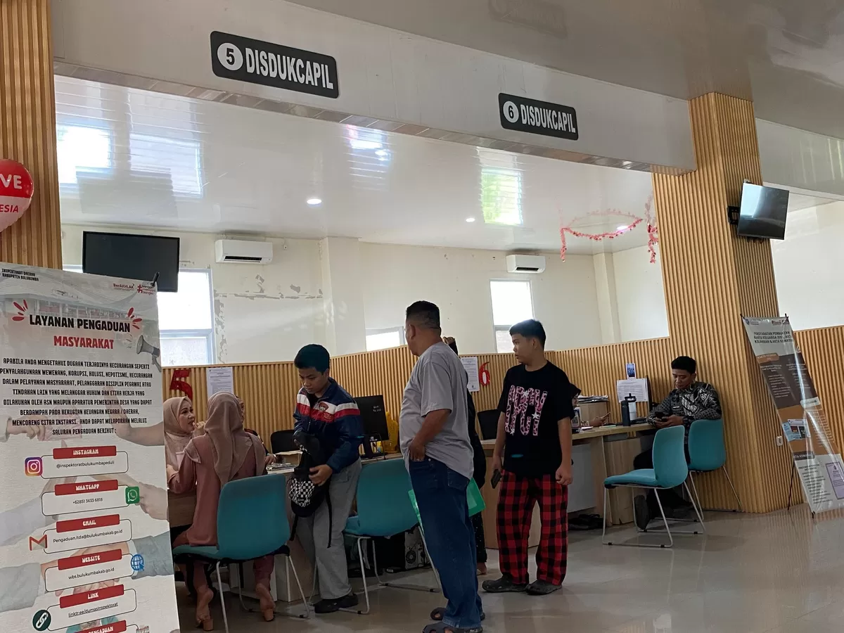 Disdukcapil Bulukumba tetap melakukan pelayanan di hari libur.