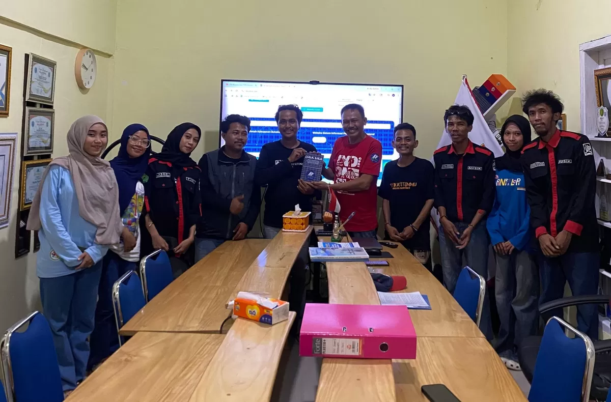 UKM Seni Rebba Sipatokkong STAI Al-Gazali lakukan Riset Budaya di Desa Bira. 