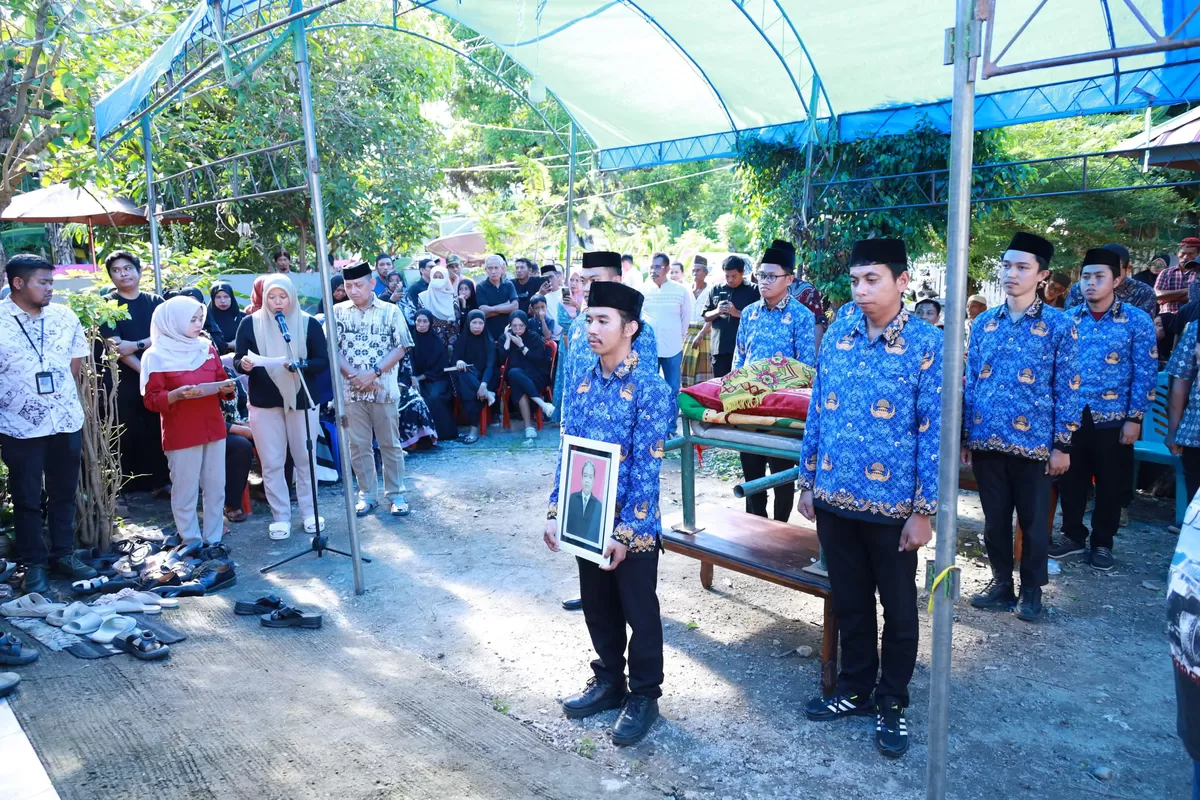 Ratusan pelayat lepas jenazah pejabat Dinas Kominfo dan Persandian, Mulyadi Ganie.