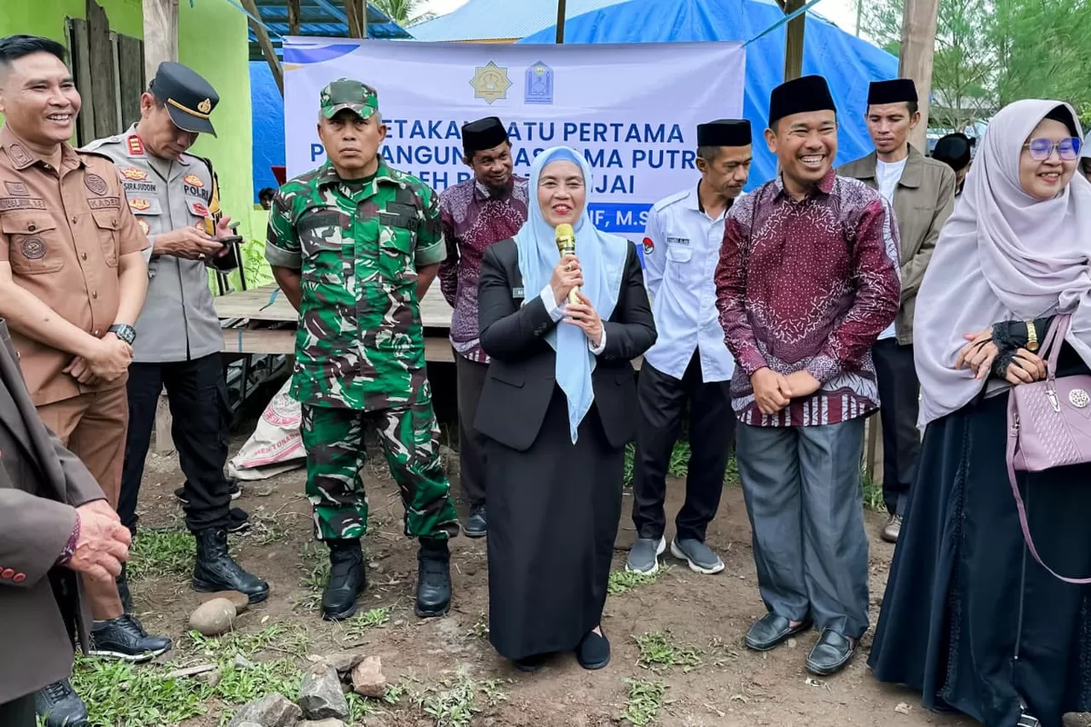 Bupati Sinjai Hj Ratnawati Arif hadiri penamatan Santri Darul Istiqamah Biroro.