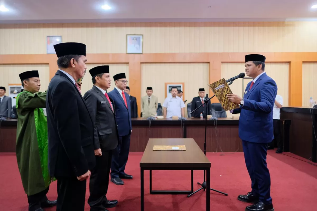 Bupati Bantaeng M Fathul Fauzy Nurdin lantik Dr. H. Muhammad Tafsir P., M.AP sebagai Pj Sekda Bantaeng.