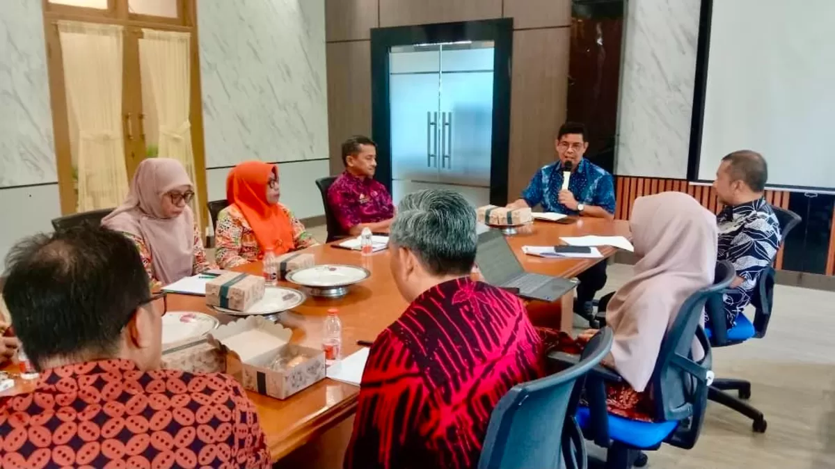 Wakil Bupati Bulukumba Andi Edy Manaf pimpin rapat pembahasa PAD.