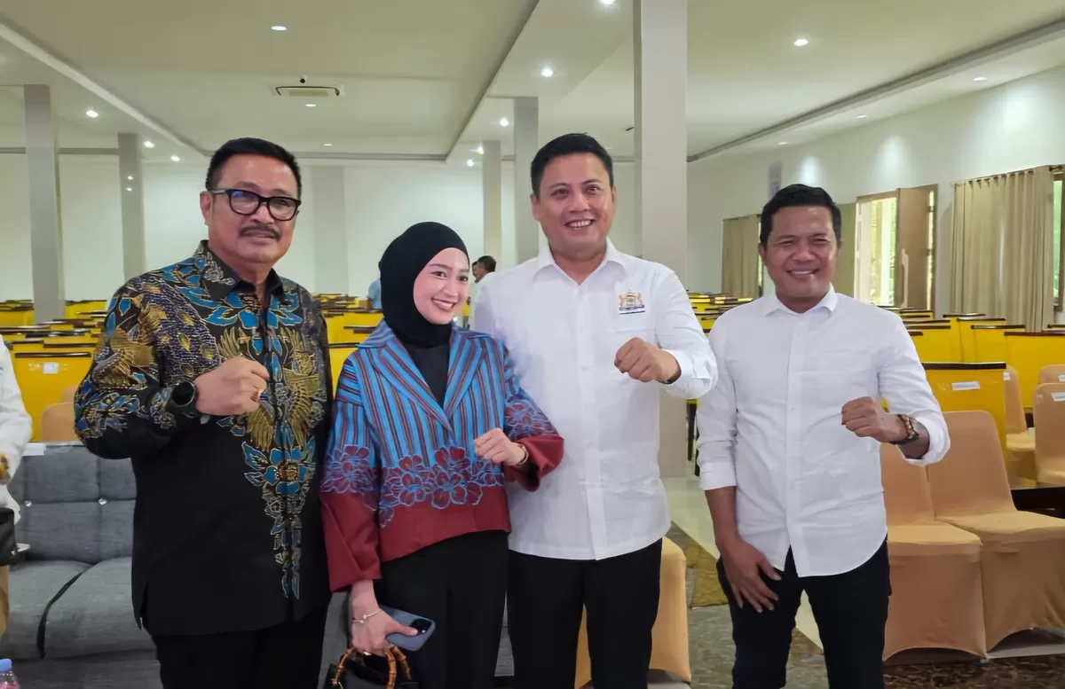 Anggota DPRD Sulsel H Patudangi Azis bersama Ketua Kadin Sulsel Andi Iwan Darmawan Aras. 