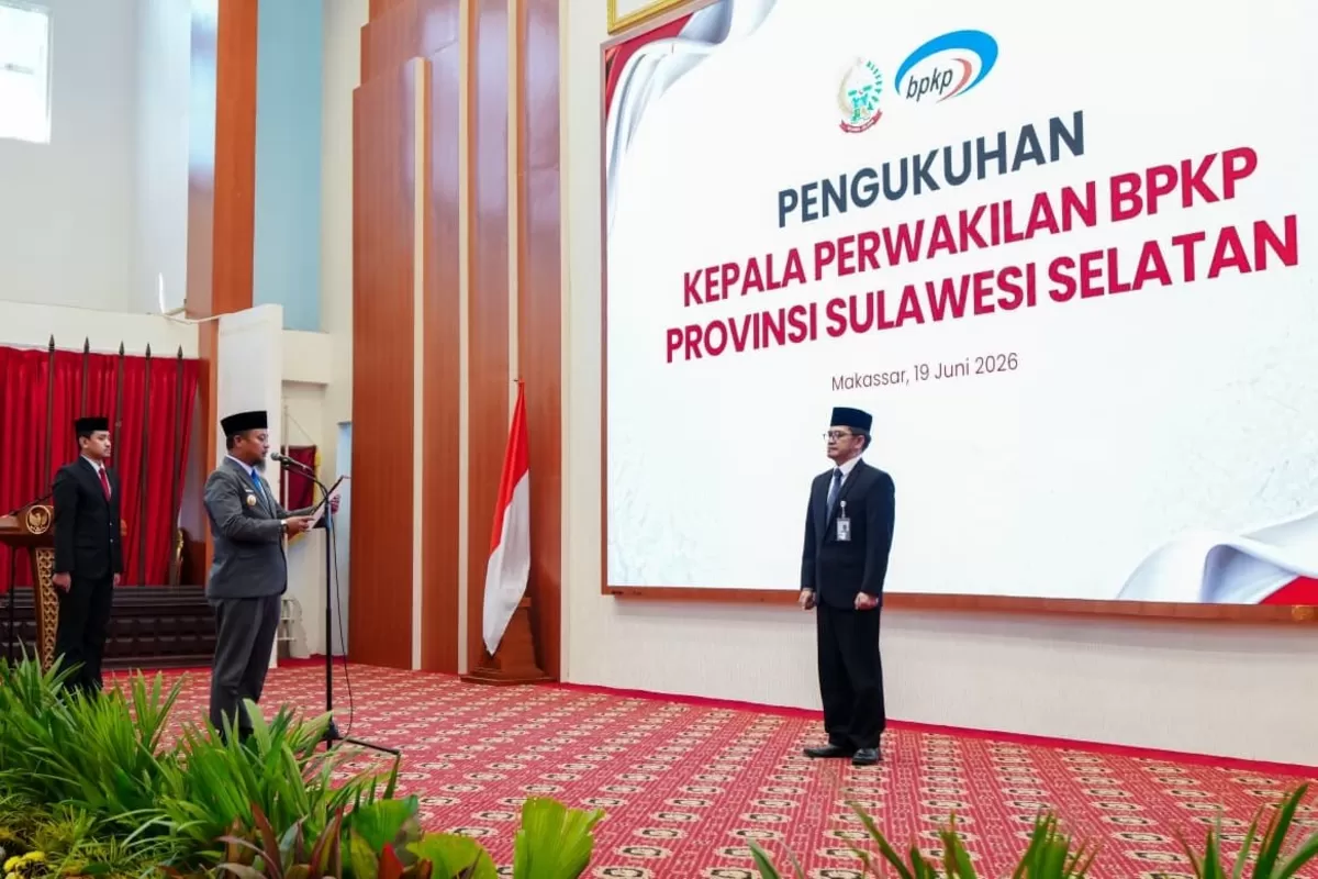 Gubernur Sulsel Andi Sudirman Sulaiman kukuhkan Kepala Perwakilan BPKP Sulsel, Mardiyanto Arif Rakhmadi.