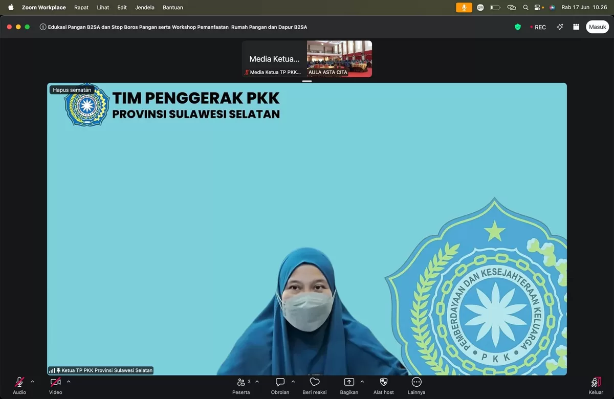 Ketua TP PKK Sulsel Naoemi Octarina Sudirman.