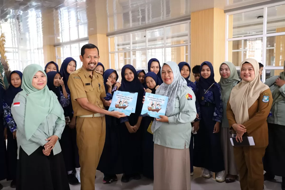 Kepala Bidang Humas DisKominfo Bulukumba, Andi Ayatullah Ahmad menerima kunjungan siswa SMPN 47.