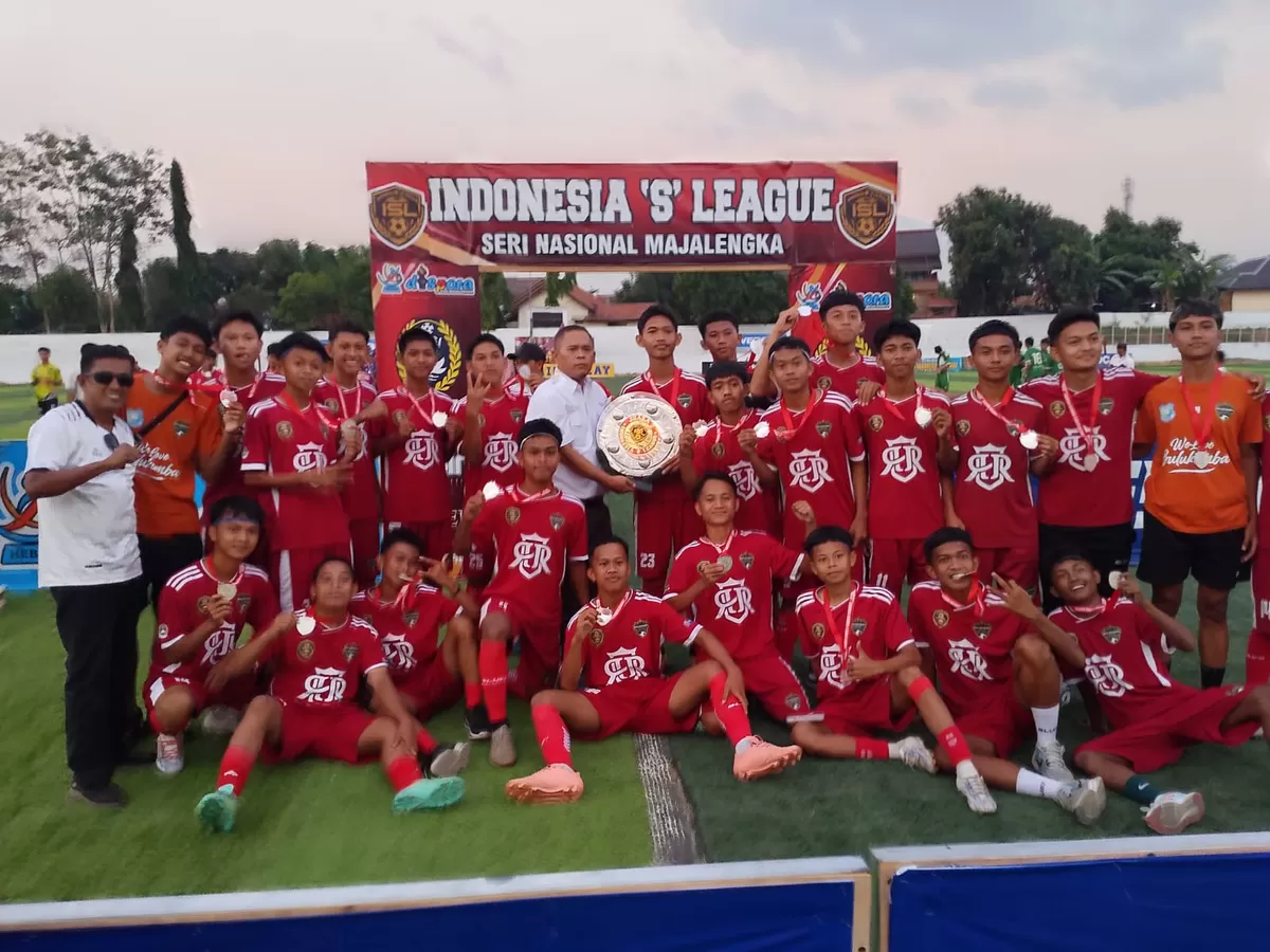 Tim sepakbola;Bulukumba United raih peringkat tiga bersama.