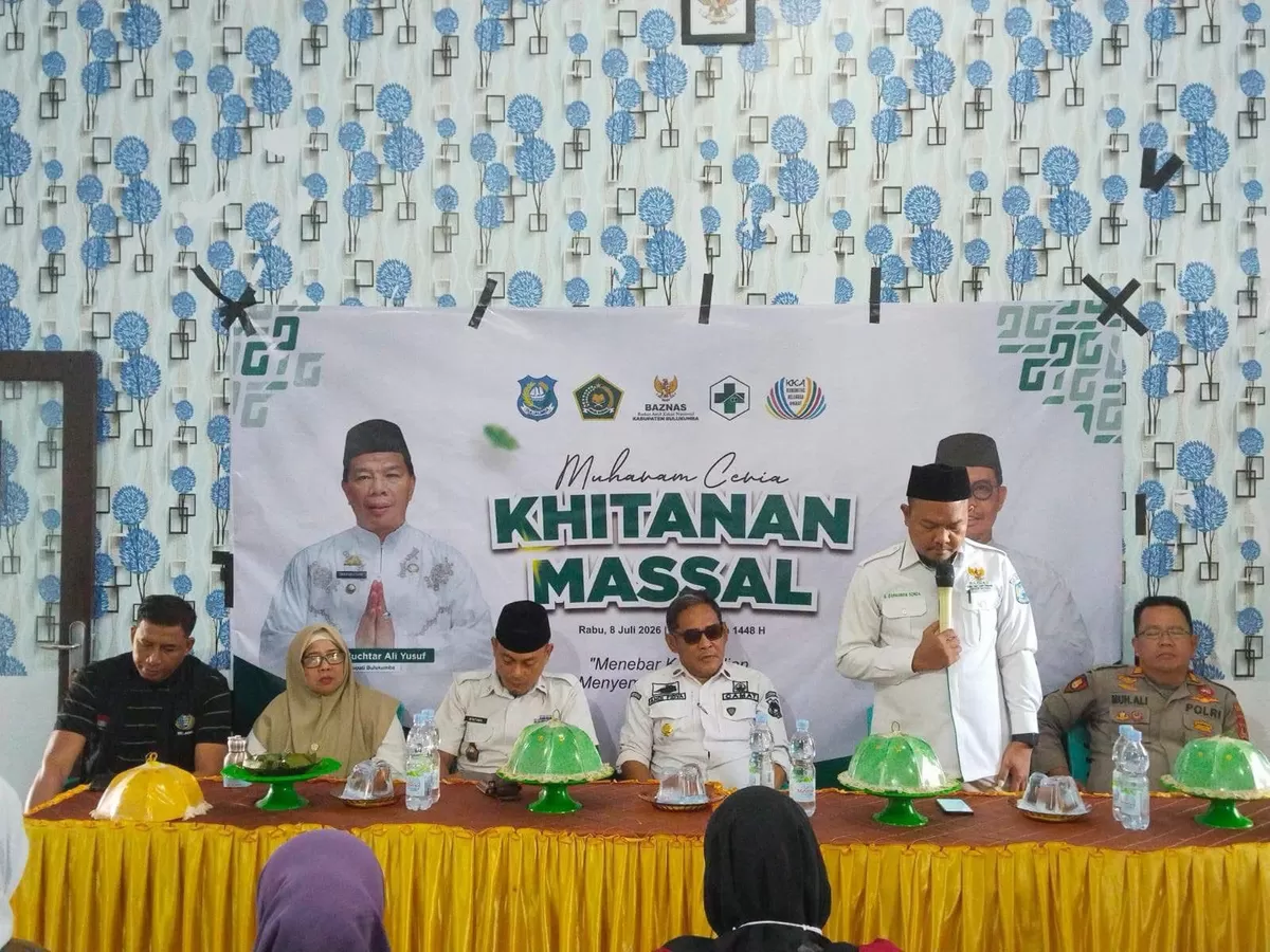 BAZNAS Bulukumba menggelar khitanan massal serentak di 10 kecamatan, salah satunya di Kecamatan Herlang. 