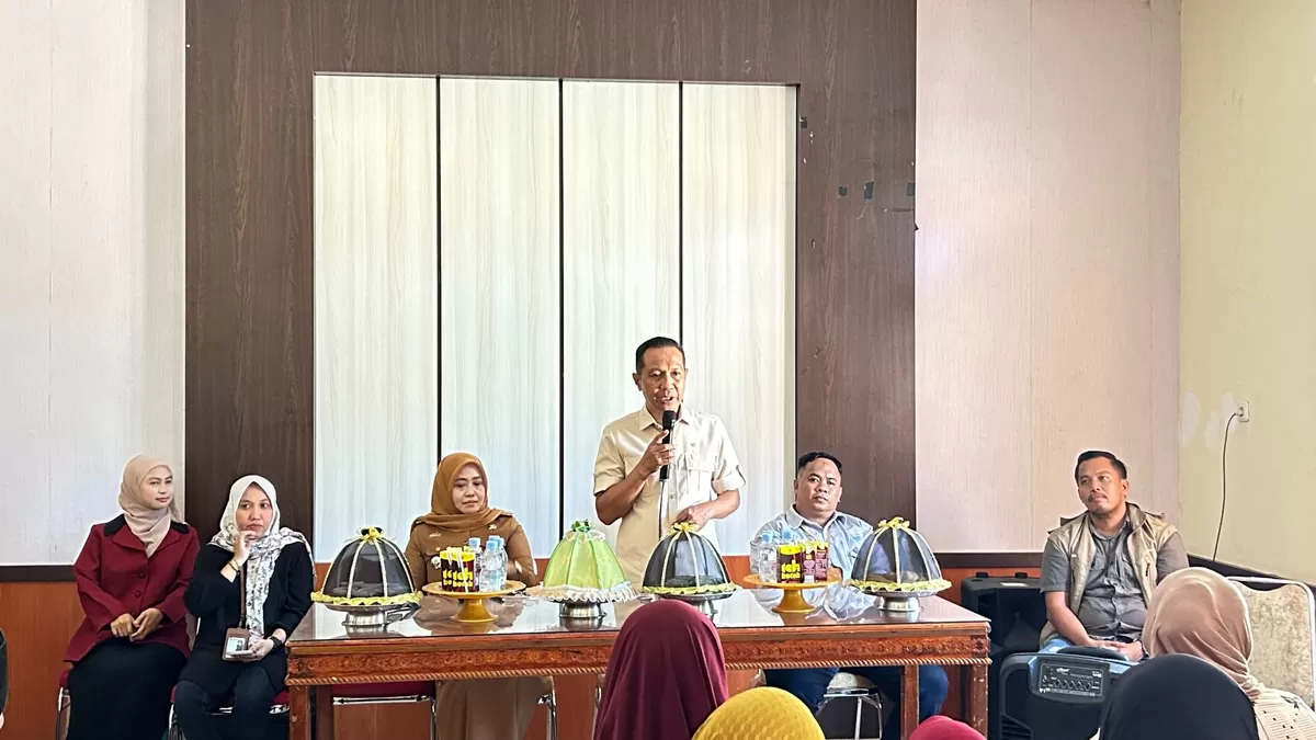 Wakil Ketua DPRD Bulukumba Syahruni Haris kawal penyaluran Program BSPS di Ujung Bulu.