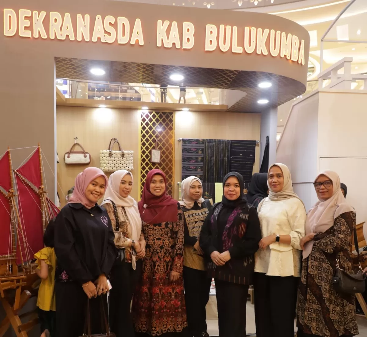 Dekranasda dan IKWAN DPRD Bulukumba perkuat kerjasama promosi produk lokal Bulukumba.