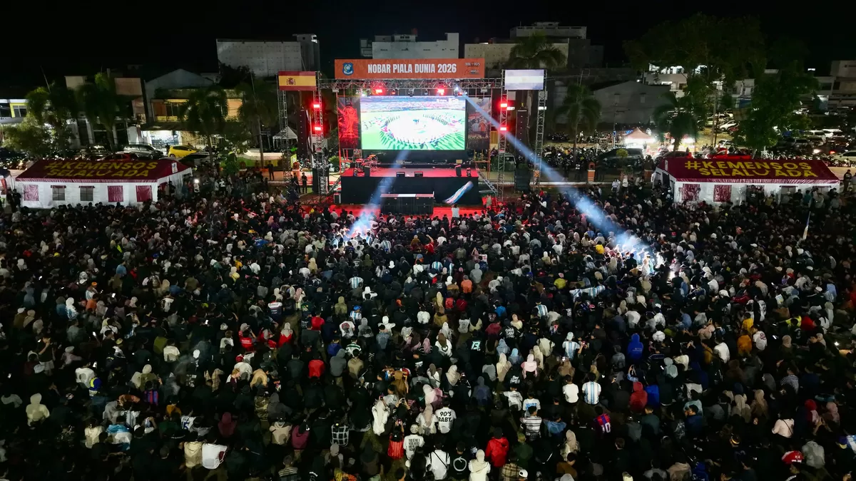 Suasana nonton bareng Final Piala Dunia 2026 di Lapangan Pemuda Kabupaten Bulukumba 