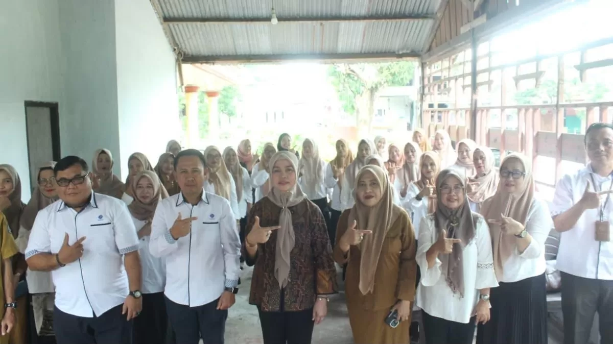 Ketua Dekranasda Bulukumba Andi Herfida Muchtar buka pelatihan Peningkatan Produktivitas.