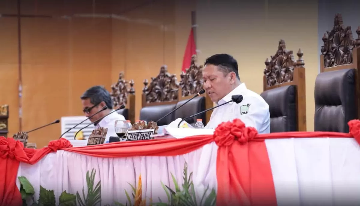 Wakil Ketua DPRD Bulukumba Fahidin HDK pimpin rapat KUA APBD 2027.