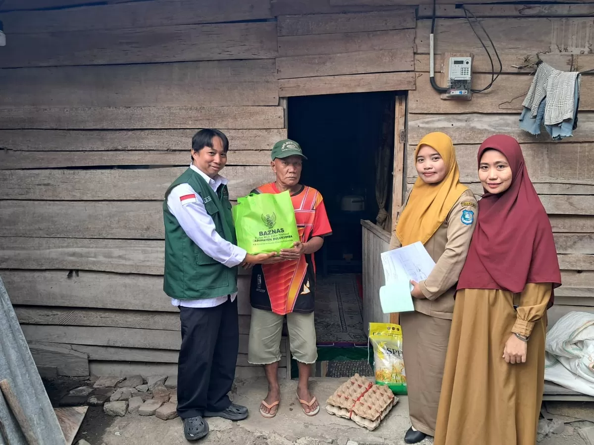 Baznas Bulukumba salurkan bantuan kepada lansia dan disablititas.
