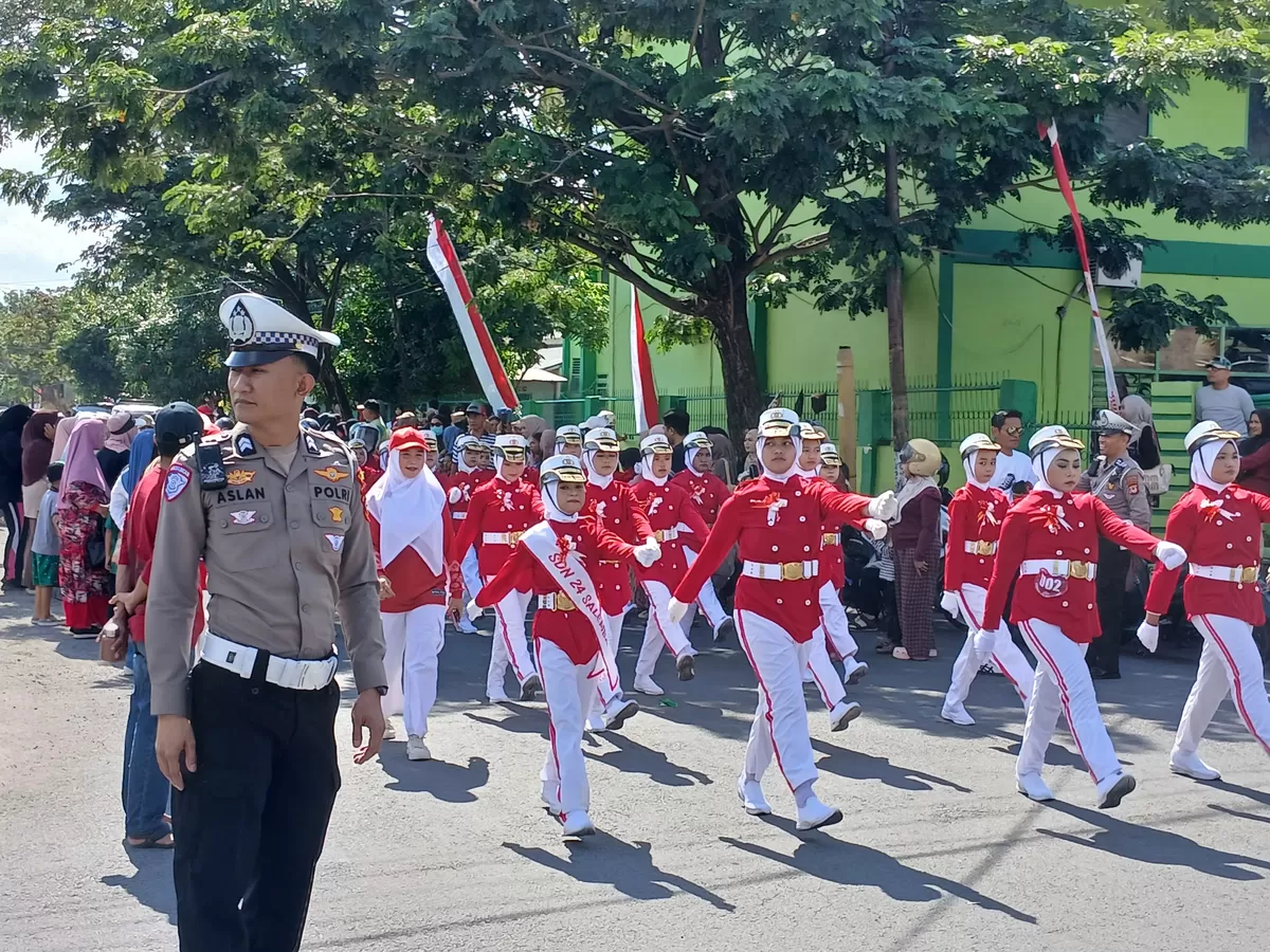 100 personel Polres Bulukumba diturunkan amankan pelaksanaan Gerak Jalan Indah dalam rangka memperingati HUT RI ke-81. 