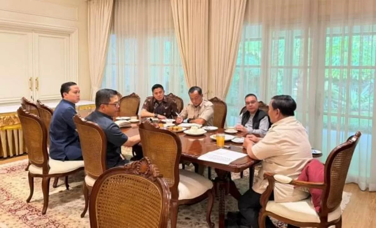Presiden Prabowo Subianto menggelar pertemuan dengan sejumlah menteri dan pejabat negara pada Jumat, 2 Januari 2026,