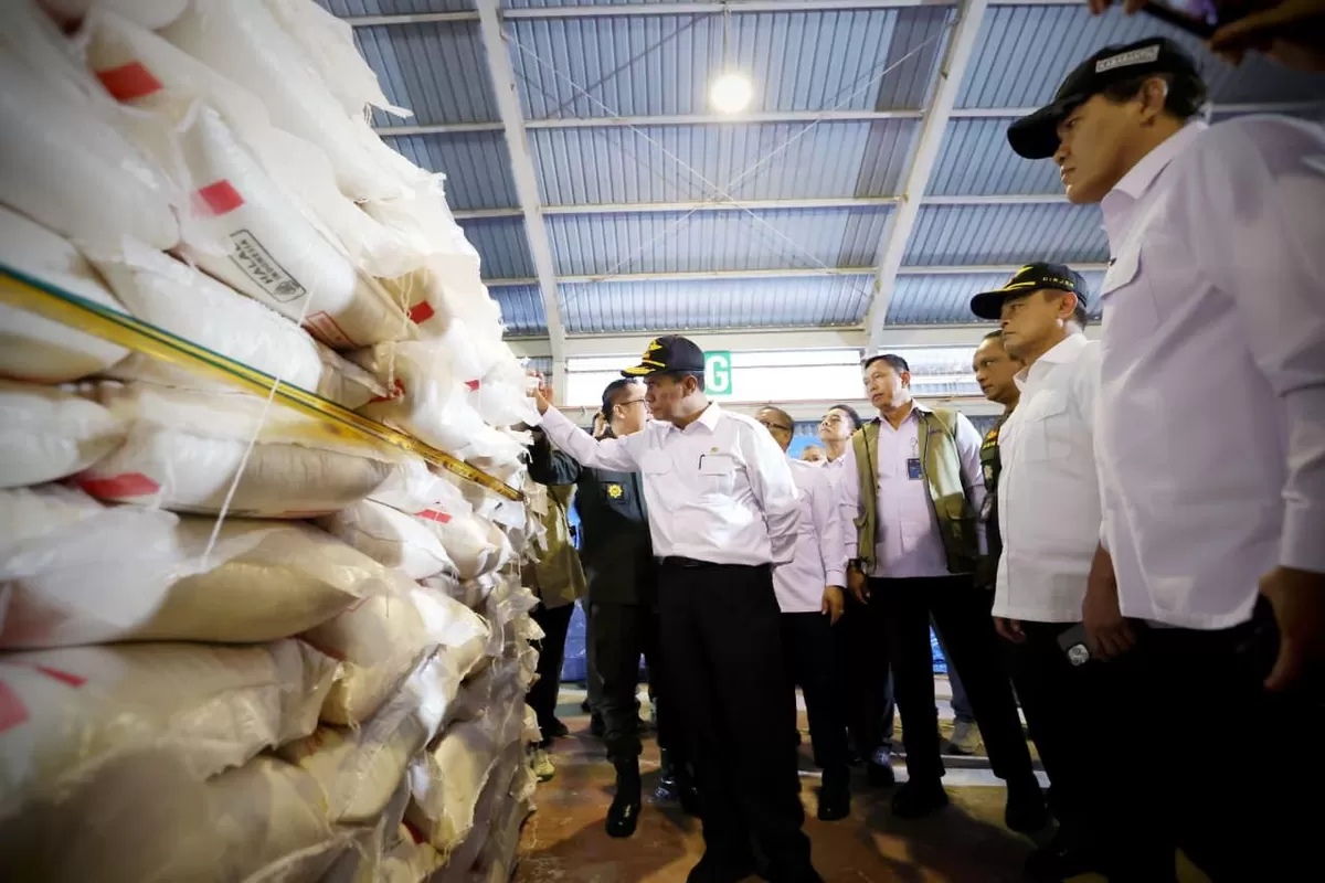 Menteri Pertanian RI, Dr. Ir. Andi Amran Sulaiman tinjau komoditas pangan dan beras di Kabupaten Karimun, Provinsi Kepulauan Riau (Kepri).
