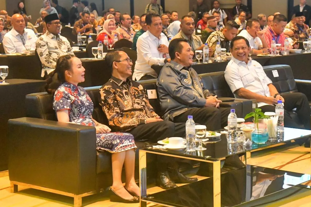 Gubernur Ansar Dampingi Tito Karnavian Tutup Rakernas XVII APKASI di Batam