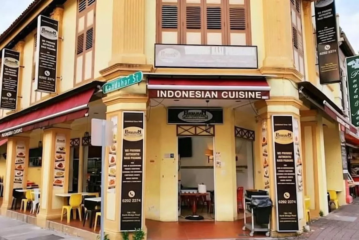 Menteri Negara Singapura Tinjau Warung Nasi Pariaman Setelah Kabar Penutupan