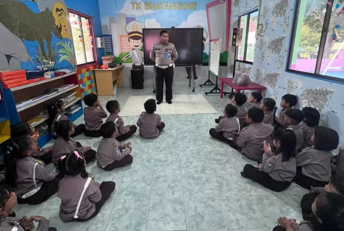 Polresta Barelang Gelar Polisi Sahabat Anak, Tanamkan Keselamatan Berlalu Lintas Sejak Dini di TK Kemala Bhayangkari Belakang Padang