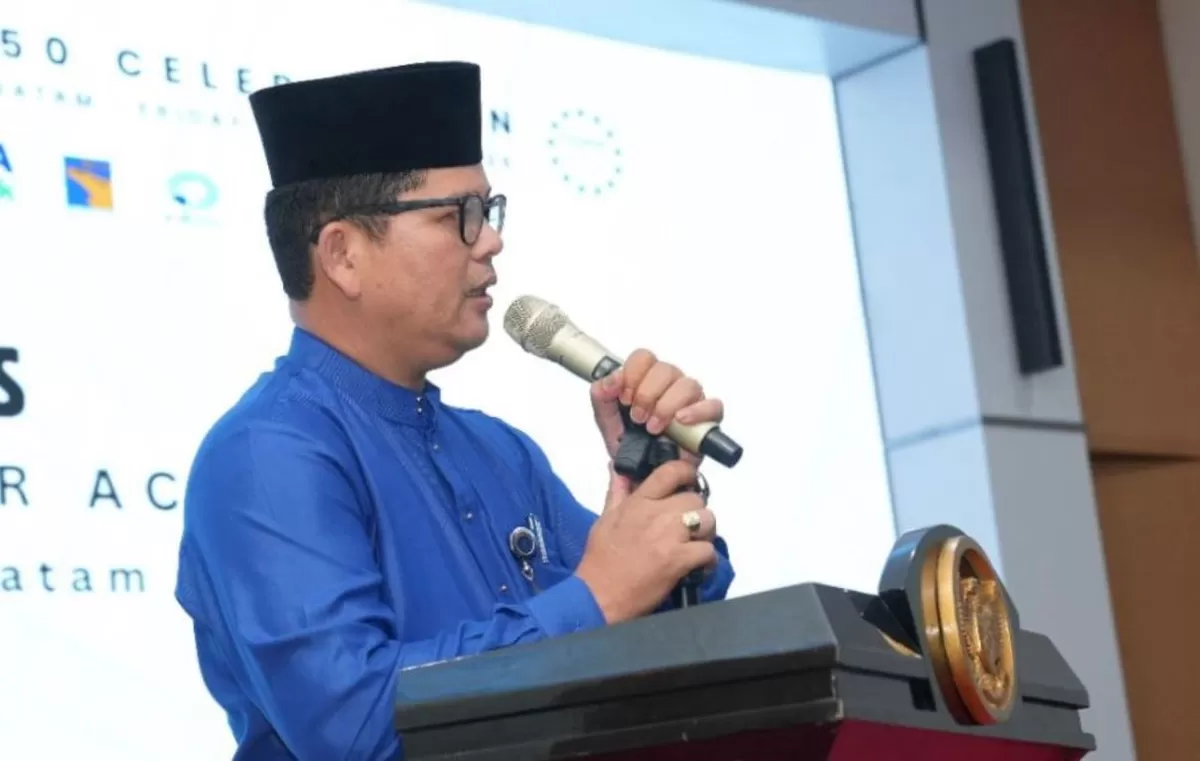 Anggota/Deputi Bidang Administrasi dan Keuangan, Alexander Zulkarnain 