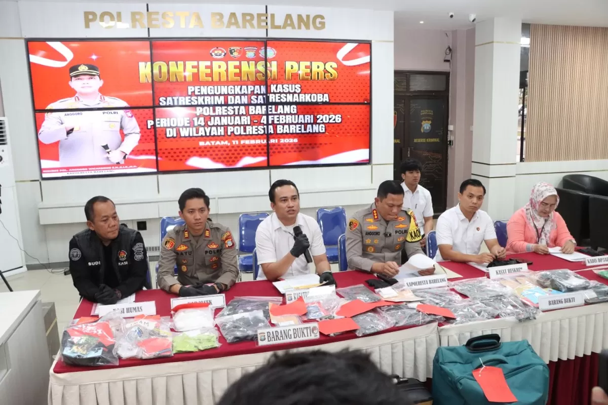 Kapolresta Barelang Pimpin Konferensi Pers Ungkap 12 Kasus Narkotika, 19 Tersangka Diamankan
