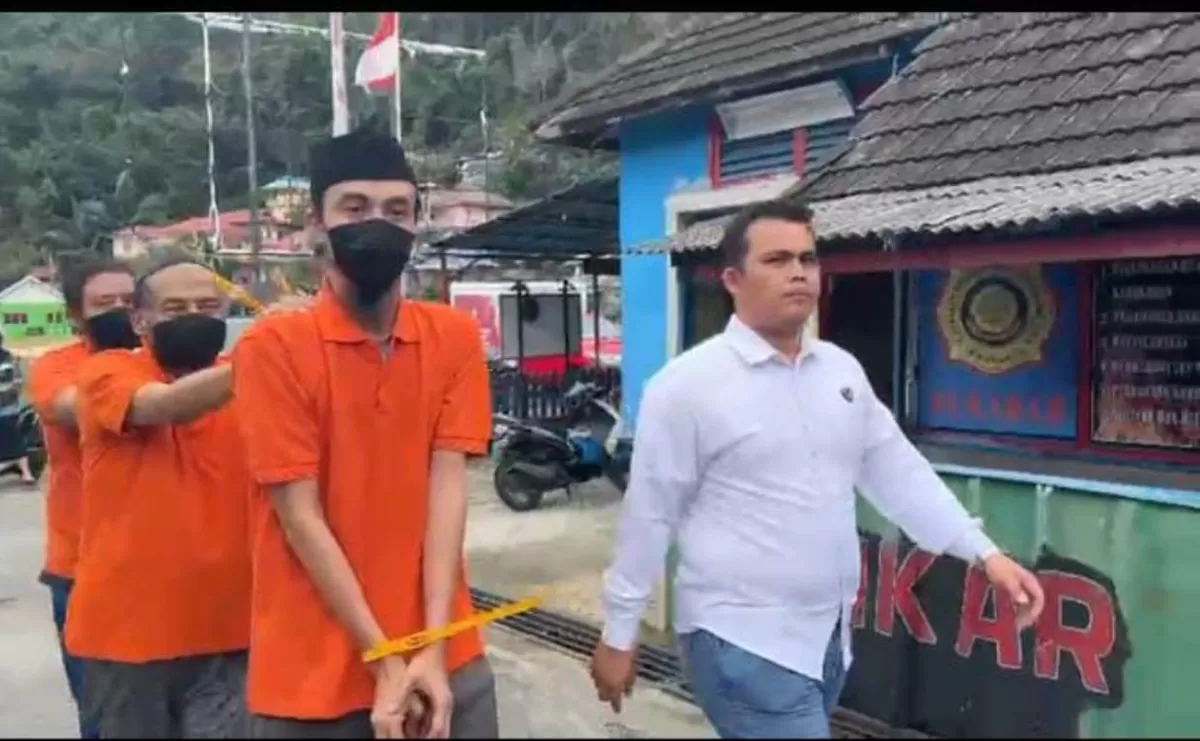 Polres Anambas Serahkan Tersangka Korupsi Uang Muka Drainase ke Kejaksaan