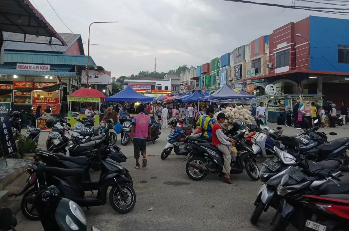 Suasana kemeriahan Ramadan kembali menghiasi Pasar Ramadan Cipta Puri Tiban.