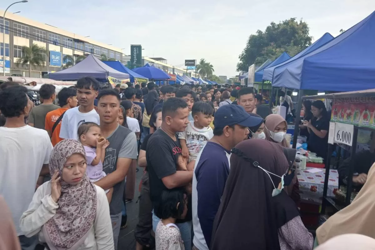 Takjil Praktis dan Parkir Gratis, Bazar Cahaya Garden Jadi Favorit Warga Bengkong
