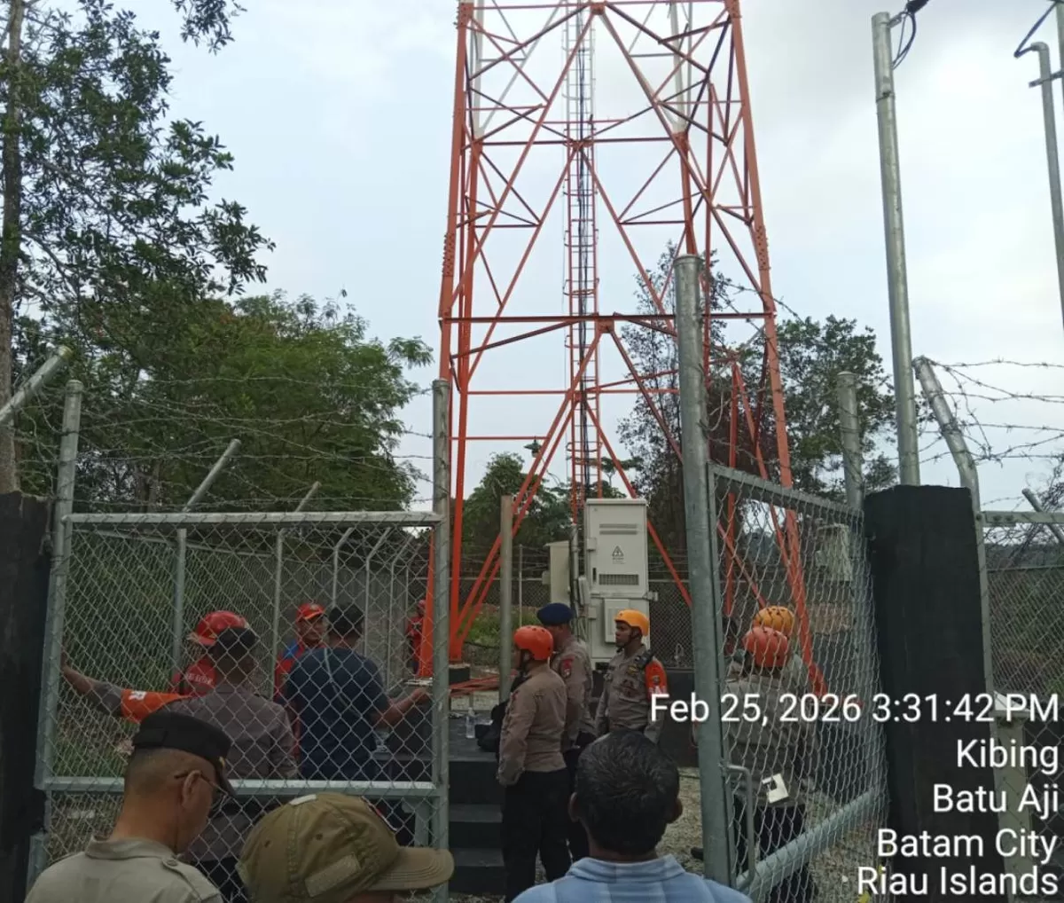 Polsek Batu Aji Bersama Tim Gabungan Berhasil Amankan dan Evakuasi Pemuda dari Tower