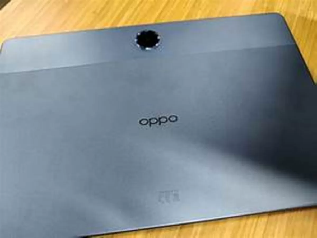 OPPO Pad SE juga sudah mendukung penggunaan Google Gemini sebagai asisten untuk mencari informasi dengan praktis.  Misalnya tentang gambar pada layar, informasi, atau bahkan musik yang sedang didengarkan.  Di sisi lain, OPPO Pad SE masih mempertahankan fitur AI untuk meningkatkan kualitas fotografi 