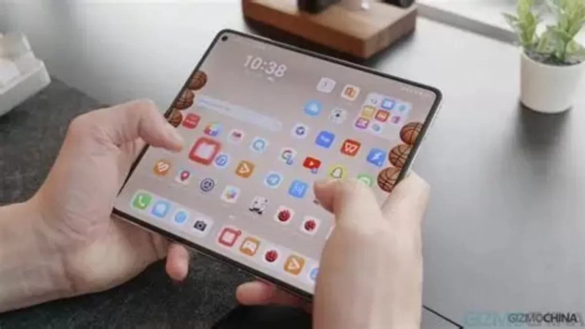 Huawei Mate X7 Dibekali Layar Utama 8 inci LTPO OLED yang Luas dan Tajam