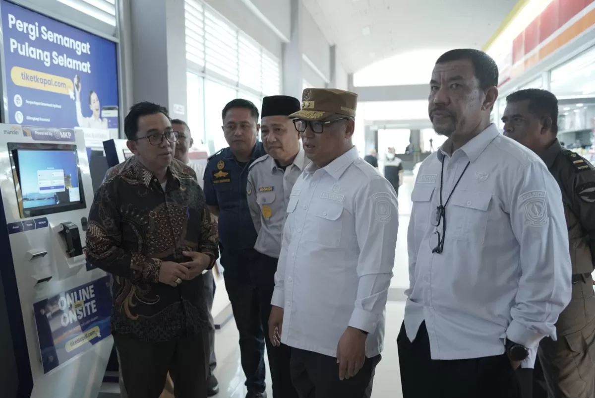 Wagub Kepri, Nyanyang Haris Pratamura saat meninjau Pelabuhan Domestik Telaga Punggur.(Foto:Diskominfo Kepri)