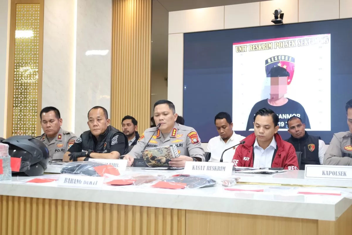 Polresta Barelang Gelar Konferensi Pers Pengungkapan Kasus Pencurian dan Penadahan Sepeda Motor di Sekupang
