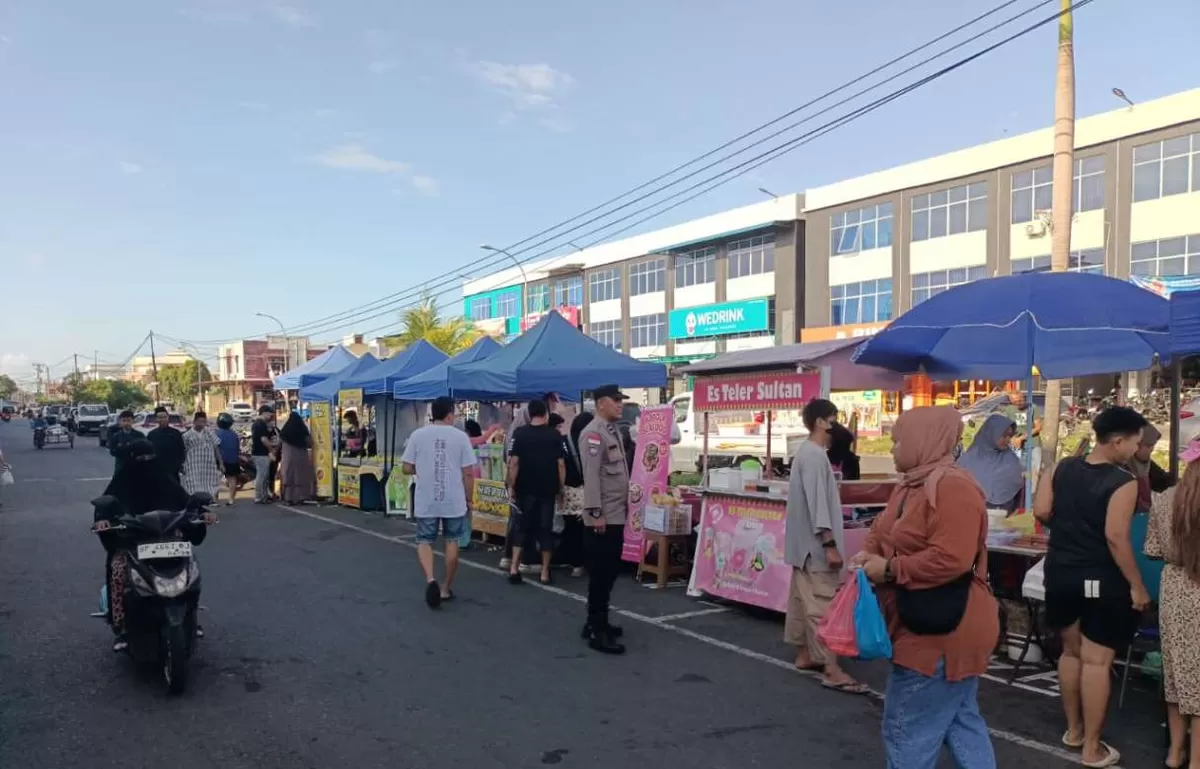 Polsek Bengkong Laksanakan Pengamanan Bazar Ramadhan 1447 H, Aktivitas Masyarakat Berjalan Lancar