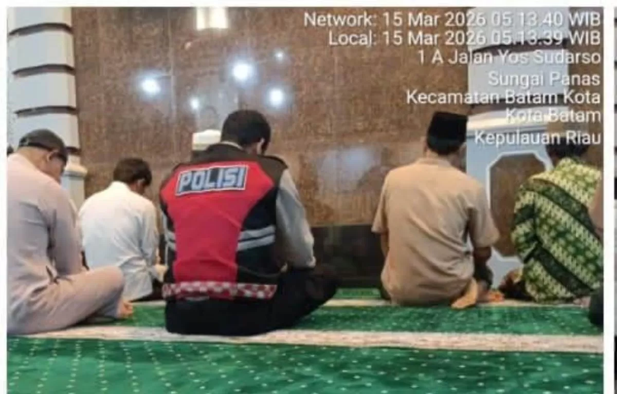 Sholat Subuh Keliling Polsek Lubuk Baja Pererat Kedekatan Polisi dengan Masyarakat