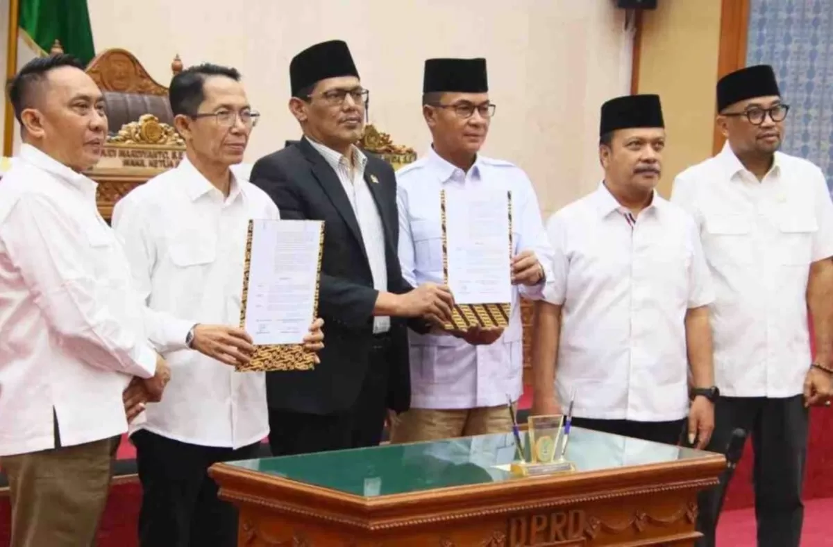Sebelum rapat paripurna dilaksanakan, terlebih dahulu digelar rapat konsultasi terkait kedua agenda tersebut.